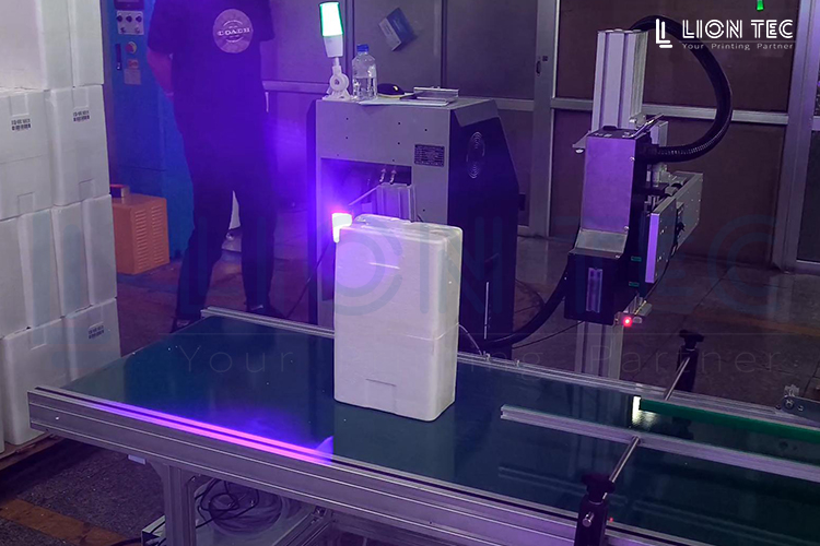 從貼標到直接噴印，UV噴碼機助力泡沫酒箱標識進入“無標簽”時代